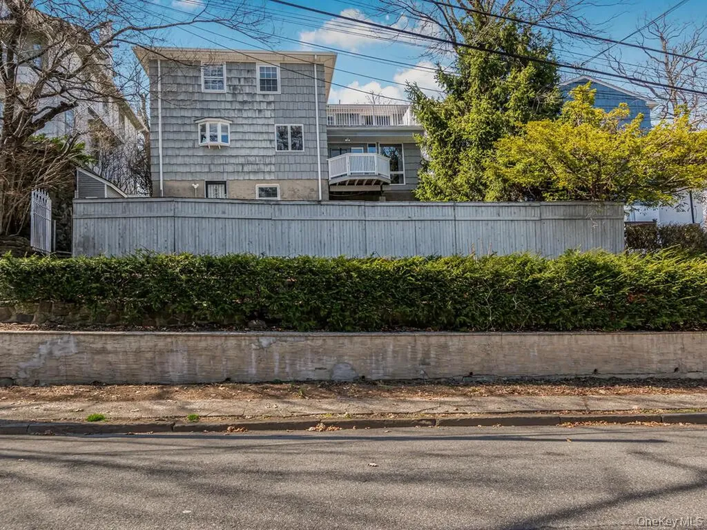 91 Edgecliff Terrace Yonkers NY 10705