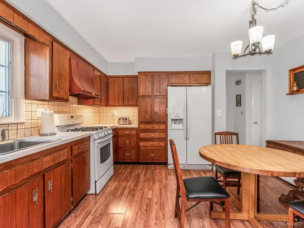 91 Edgecliff Terrace Yonkers NY 10705