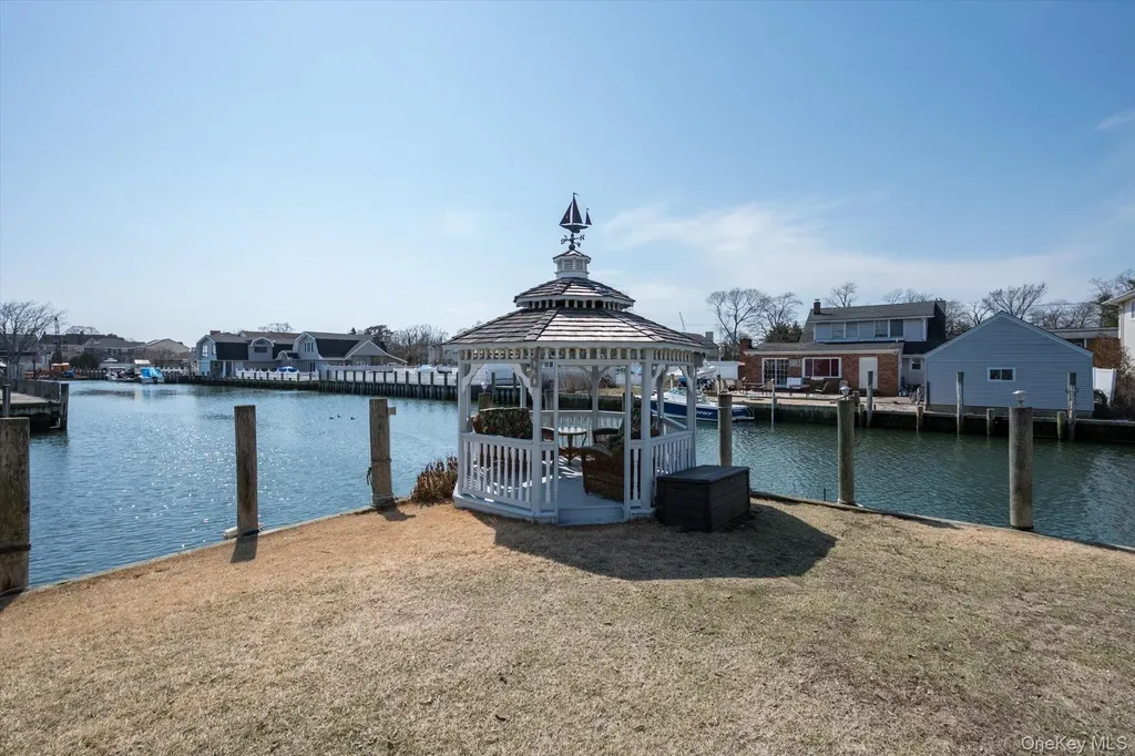 10 Delta Road Massapequa NY 11758