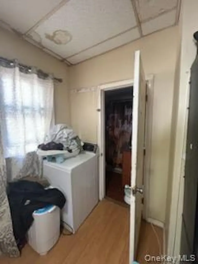 6 Hendrickson Avenue Elmont NY 11003