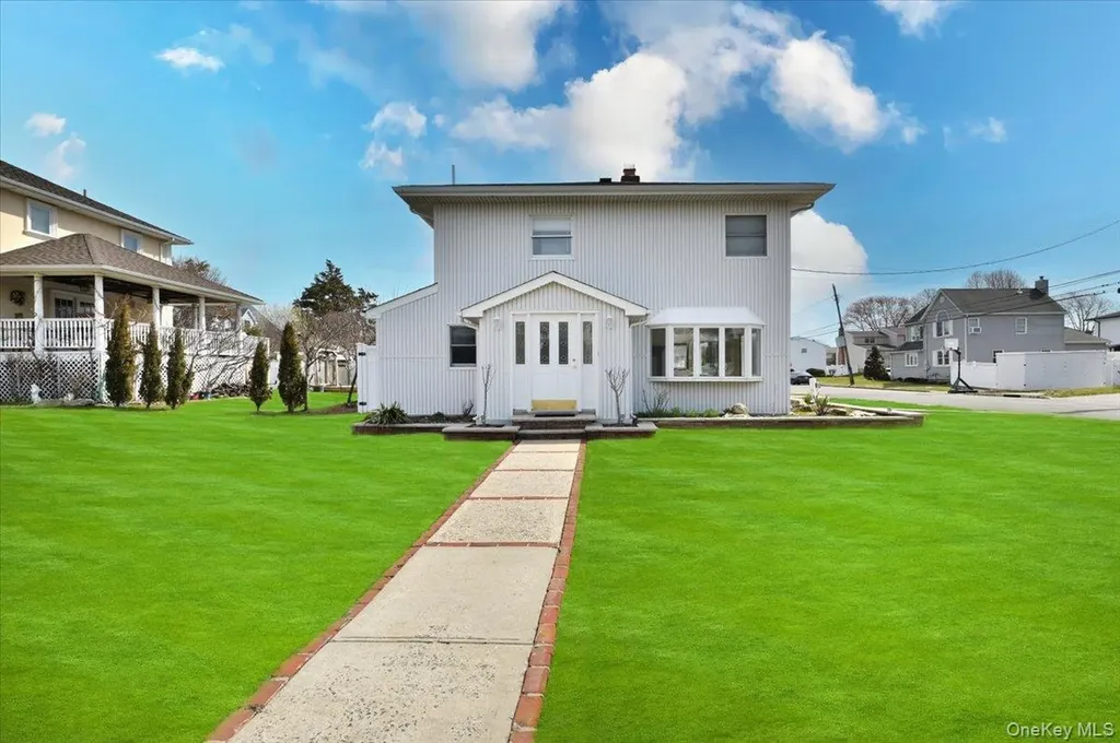9 Cabot Road W Massapequa NY 11758