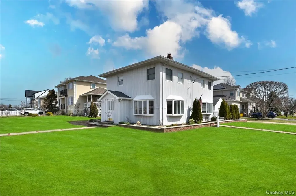 9 Cabot Road W Massapequa NY 11758
