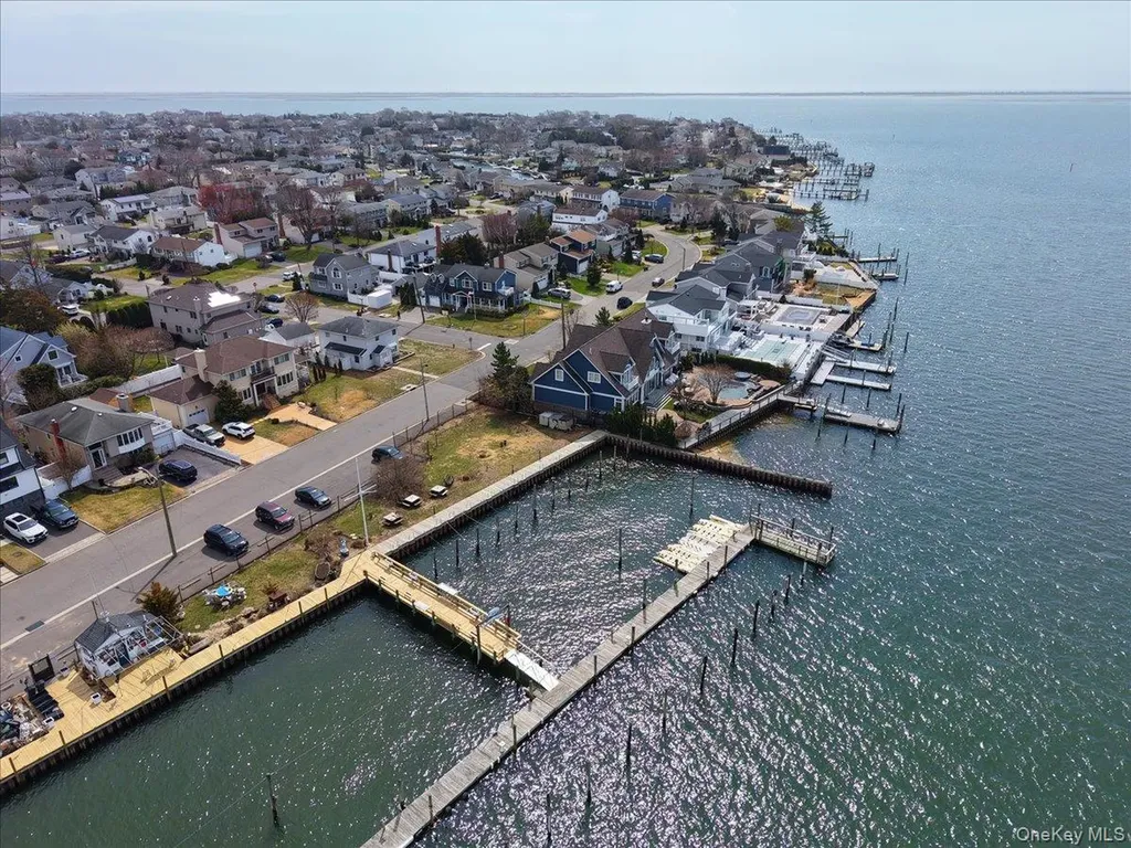 9 Cabot Road W Massapequa NY 11758