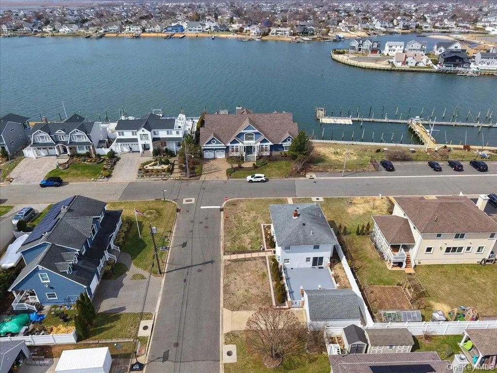9 Cabot Road W Massapequa NY 11758