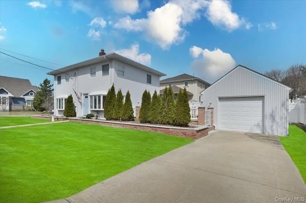 9 Cabot Road W Massapequa NY 11758