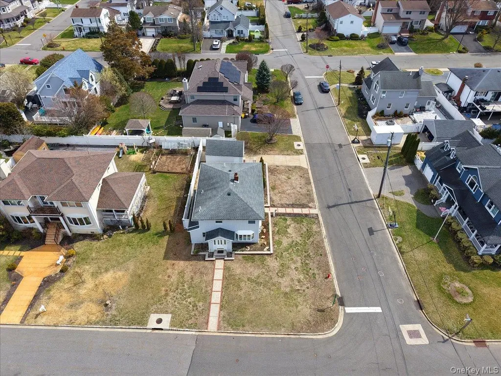 9 Cabot Road W Massapequa NY 11758
