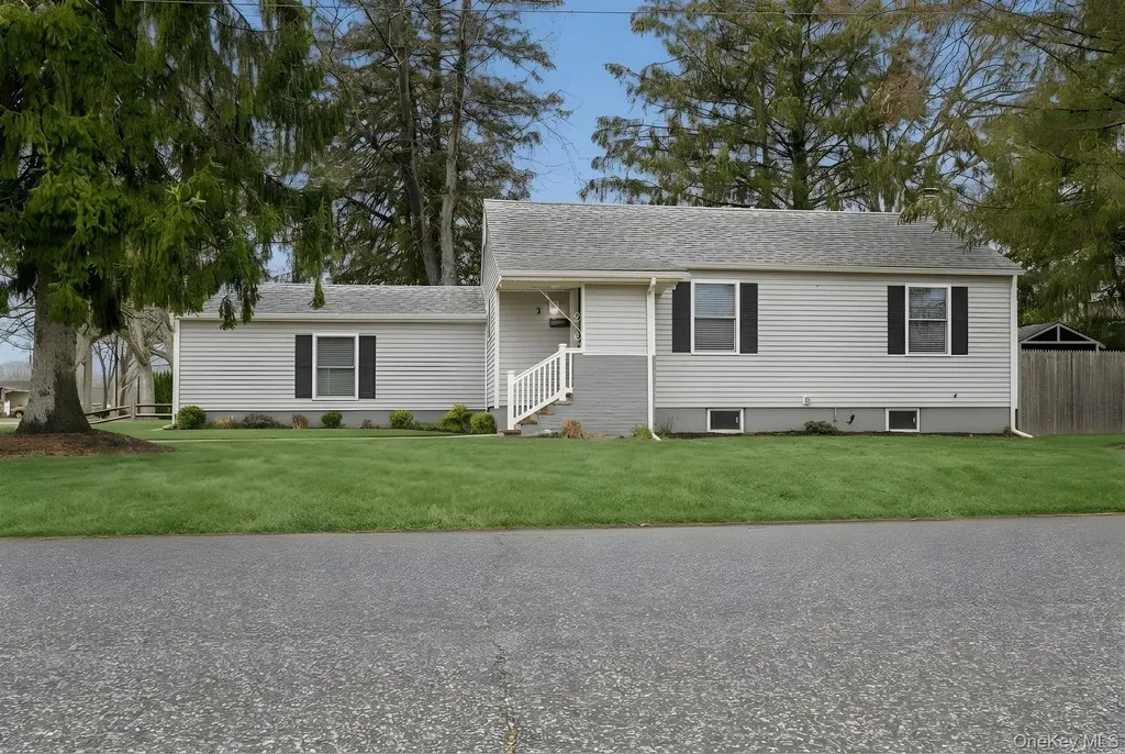 3 Roy Avenue West Islip NY 11795