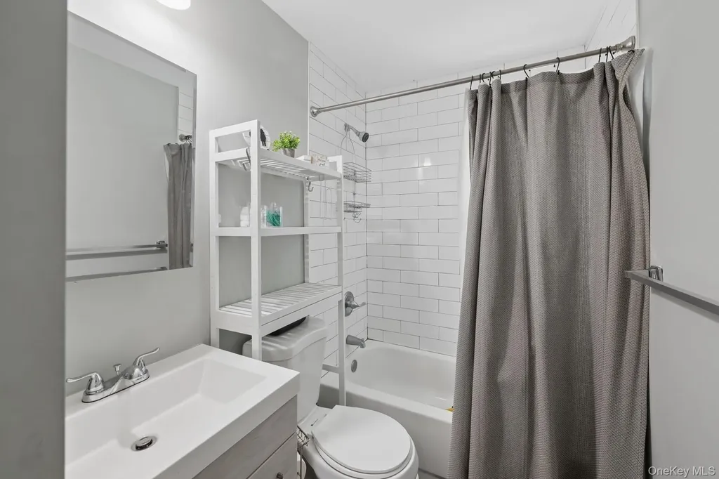 3 Roy Avenue West Islip NY 11795