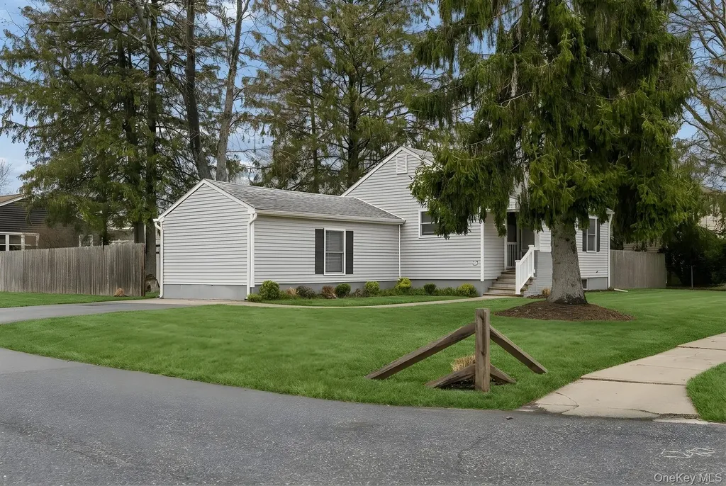 3 Roy Avenue West Islip NY 11795