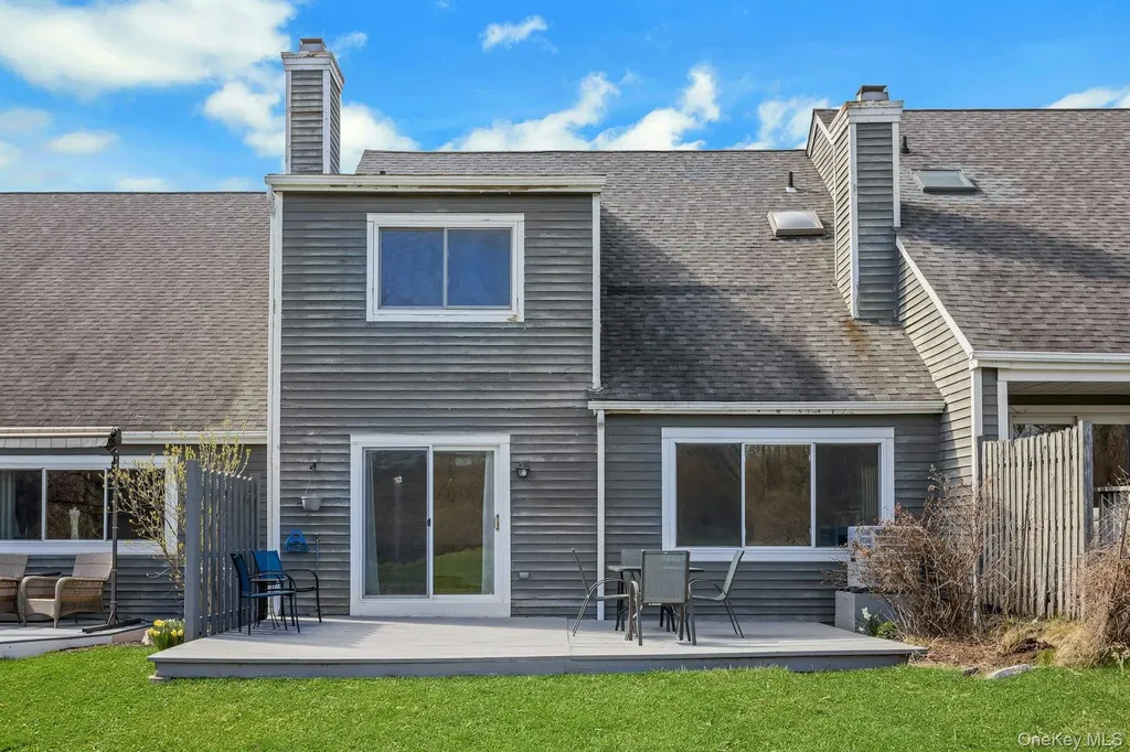 11 Cushing Green S Pawling NY 12564