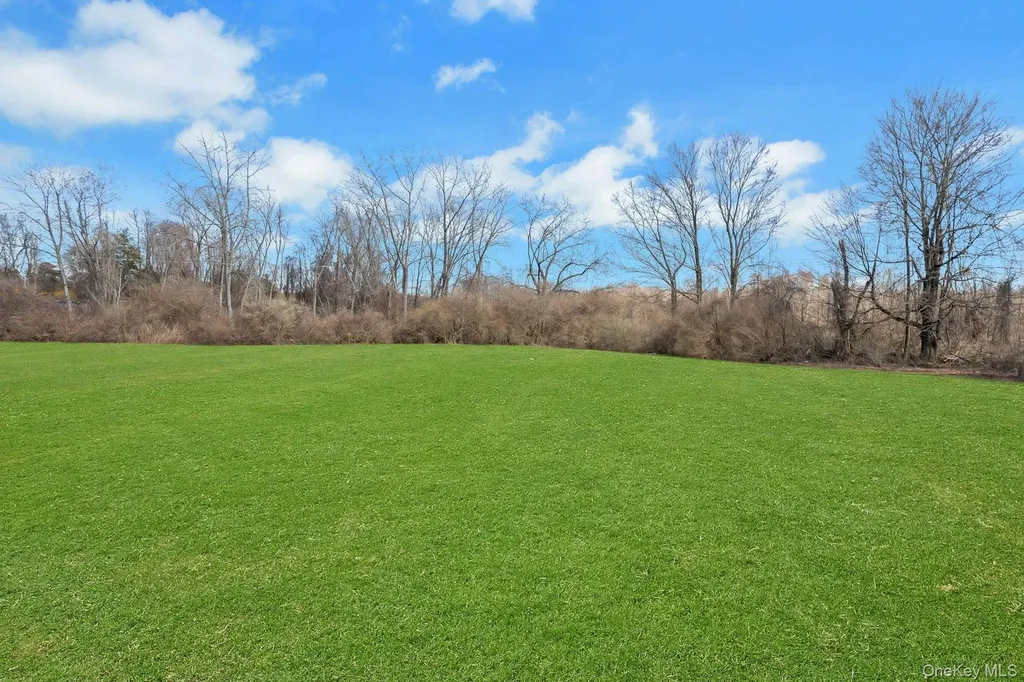11 Cushing Green S Pawling NY 12564