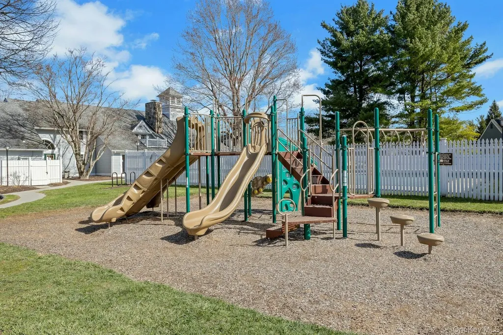 11 Cushing Green S Pawling NY 12564
