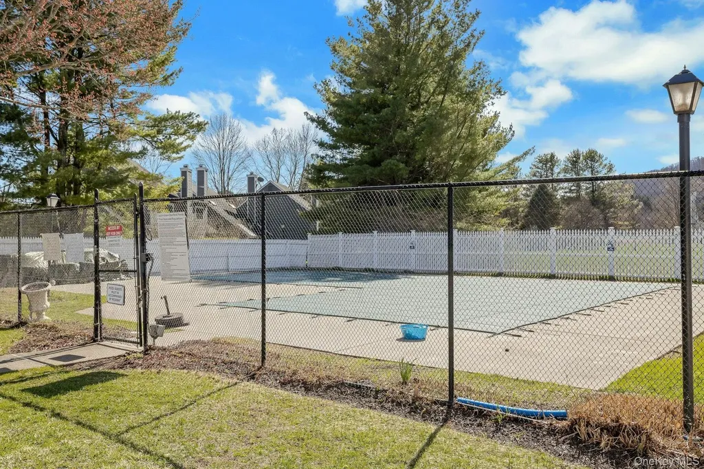 11 Cushing Green S Pawling NY 12564