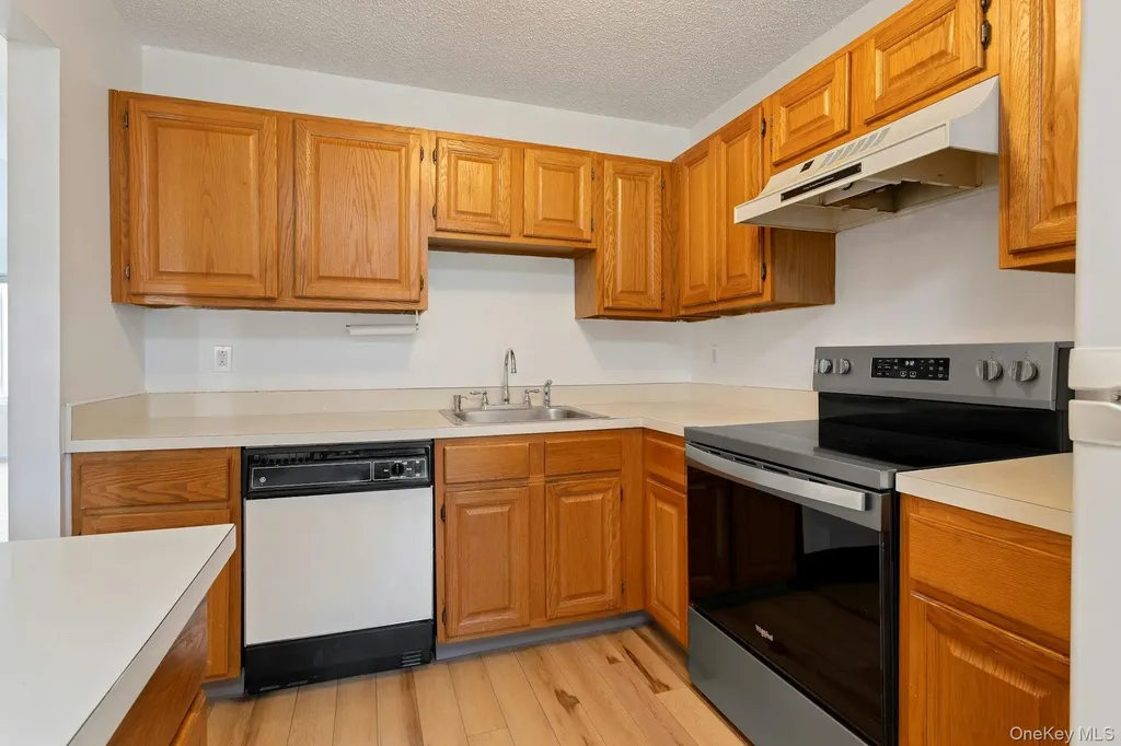 11 Cushing Green S Pawling NY 12564