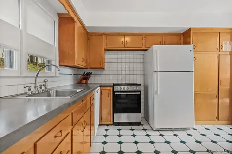 150 Rosedale Avenue White Plains NY 10605