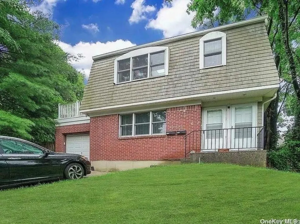 1012 Old Northern Boulevard Roslyn NY 11576