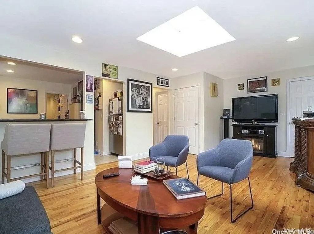 1012 Old Northern Boulevard Roslyn NY 11576