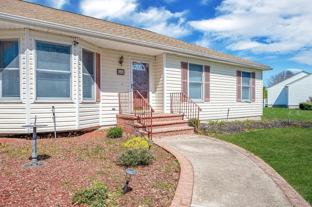 84 Crystal Drive Aquebogue NY 11931