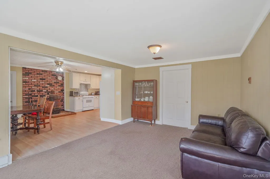 5528 Sound Avenue Riverhead NY 11901