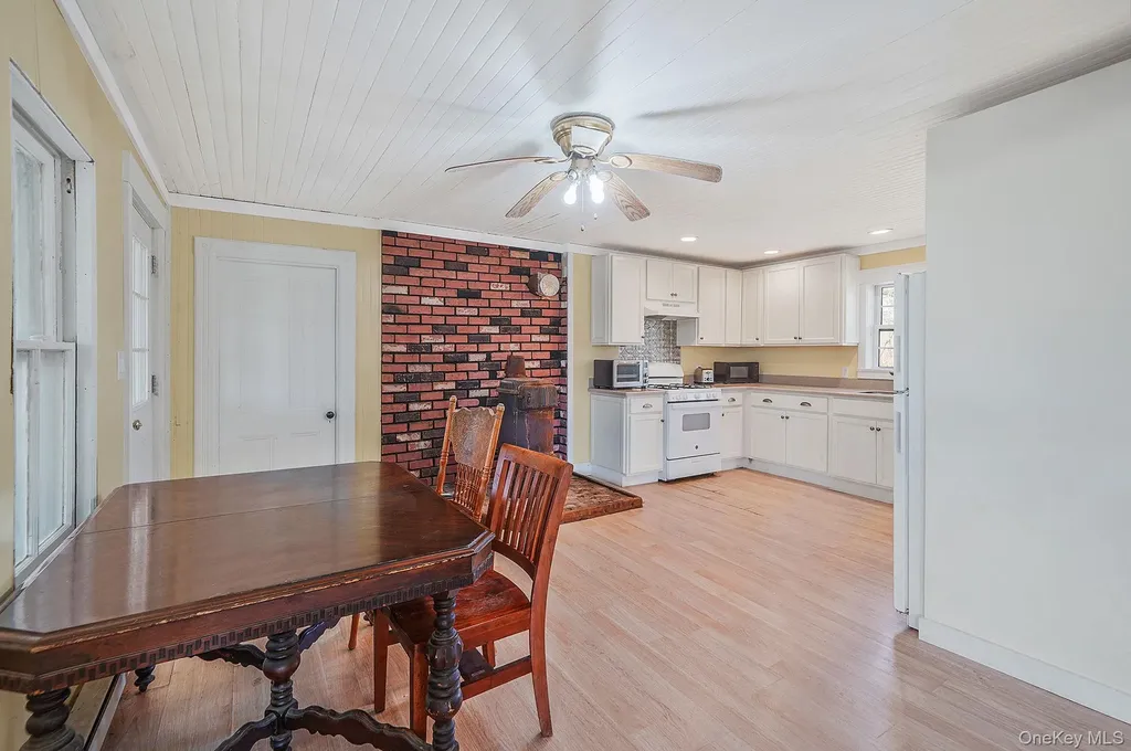 5528 Sound Avenue Riverhead NY 11901