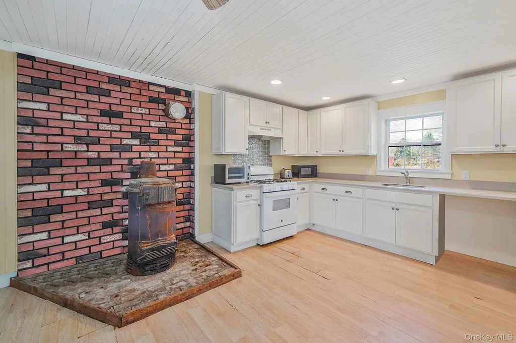 5528 Sound Avenue Riverhead NY 11901