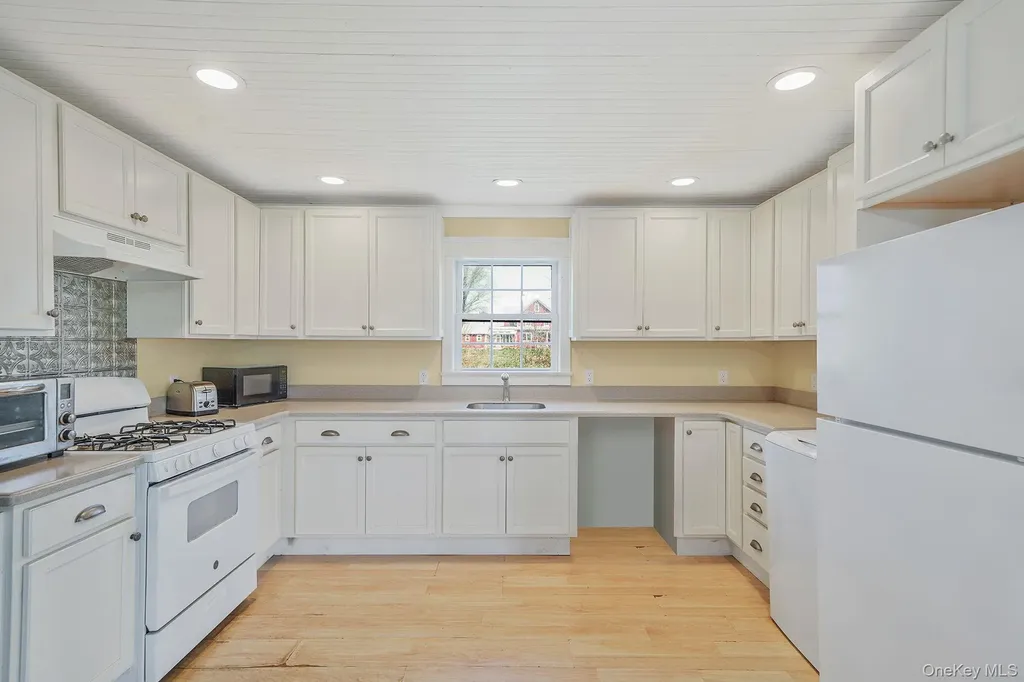 5528 Sound Avenue Riverhead NY 11901