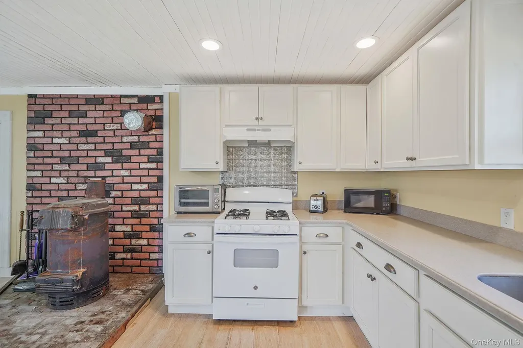 5528 Sound Avenue Riverhead NY 11901