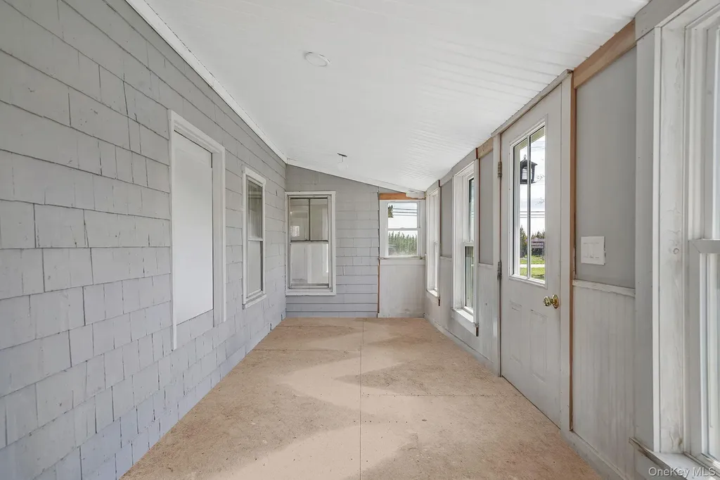 5528 Sound Avenue Riverhead NY 11901