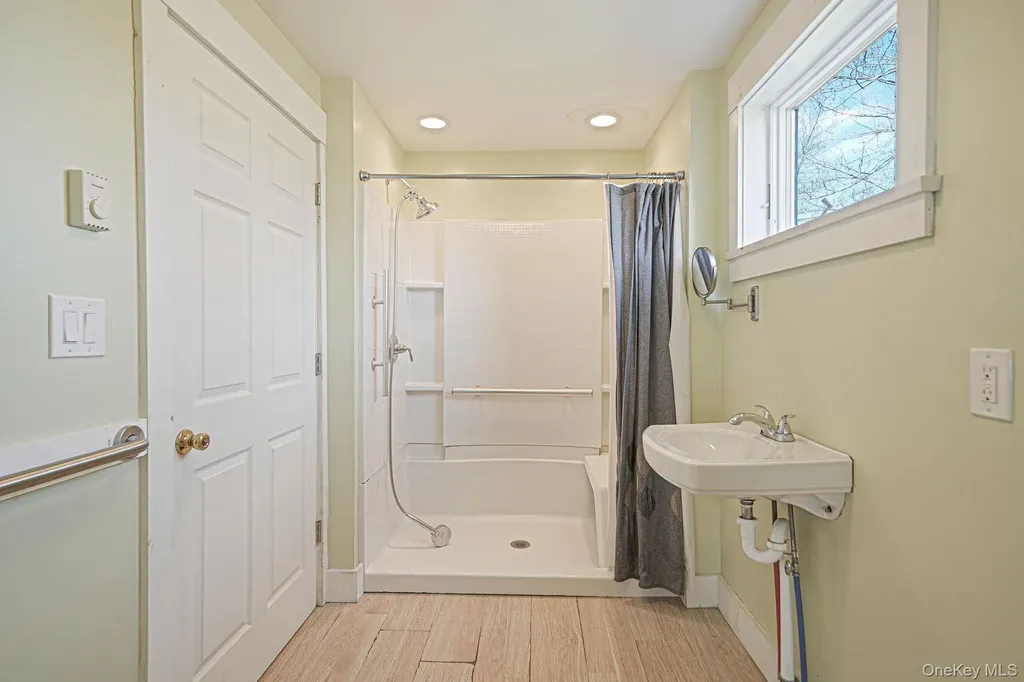 5528 Sound Avenue Riverhead NY 11901