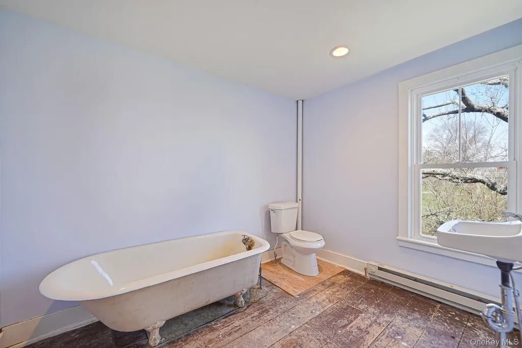 5528 Sound Avenue Riverhead NY 11901