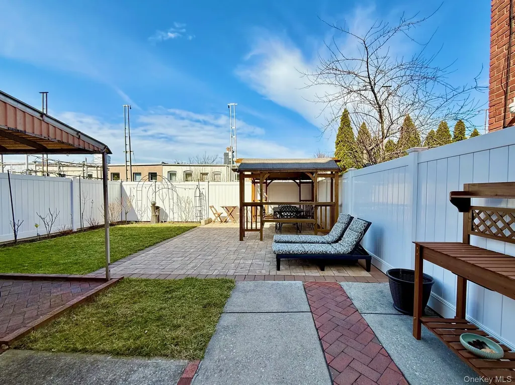 2123 Amory Court Ridgewood NY 11385
