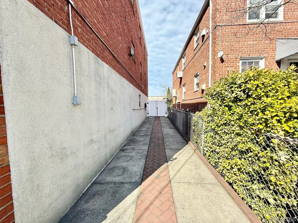 2123 Amory Court Ridgewood NY 11385