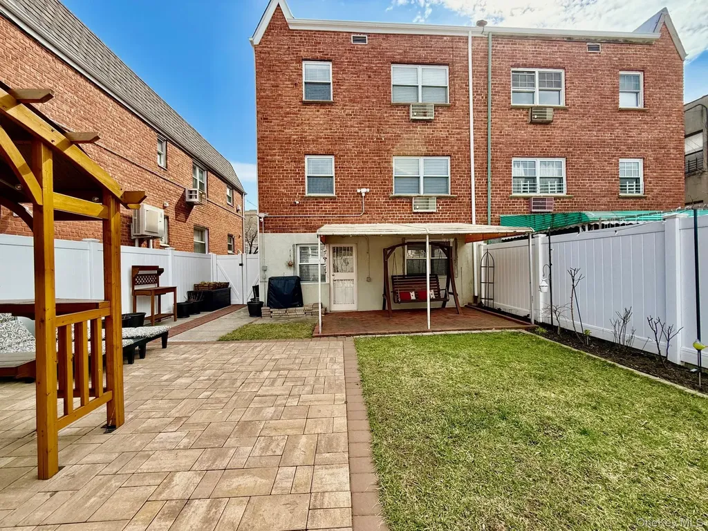 2123 Amory Court Ridgewood NY 11385