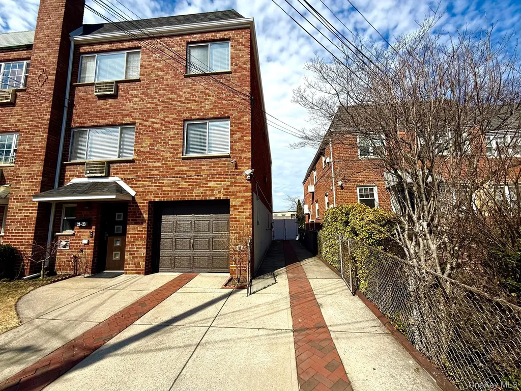 2123 Amory Court Ridgewood NY 11385