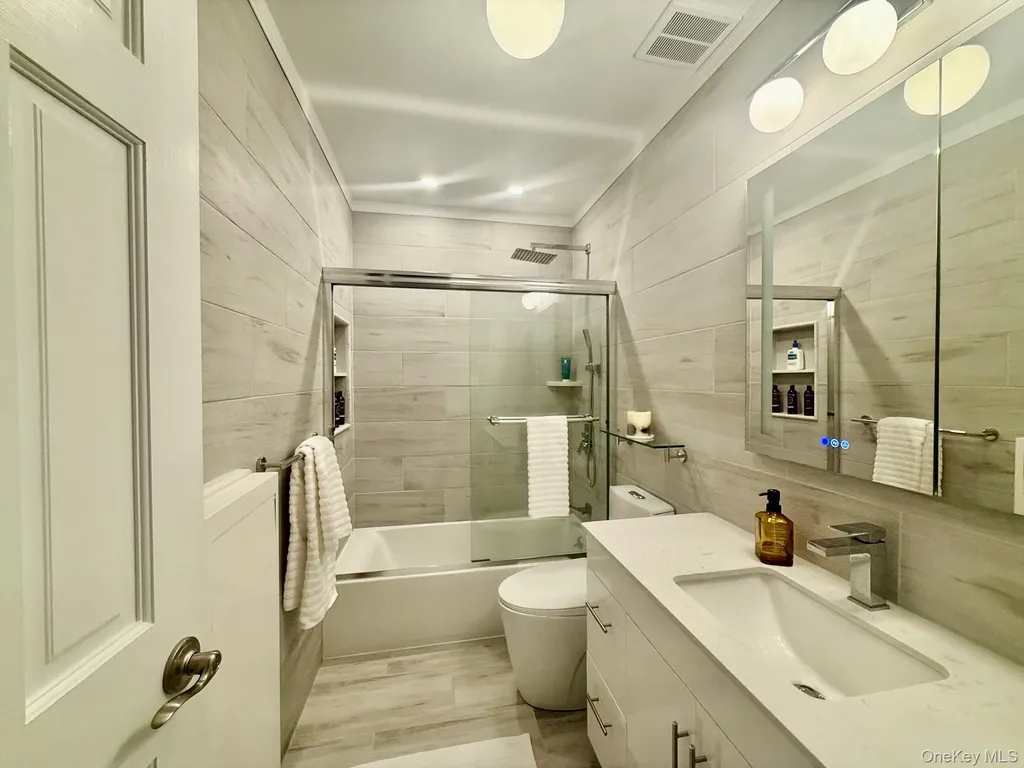 2123 Amory Court Ridgewood NY 11385