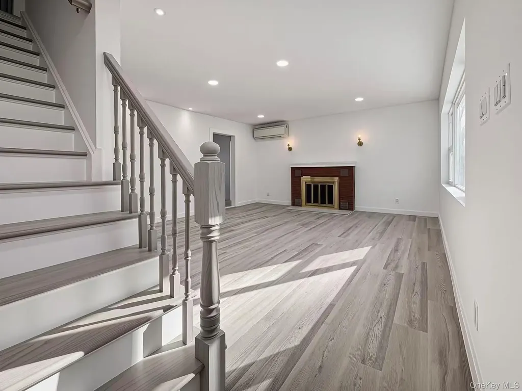 16 Sunset Drive Huntington NY 11743