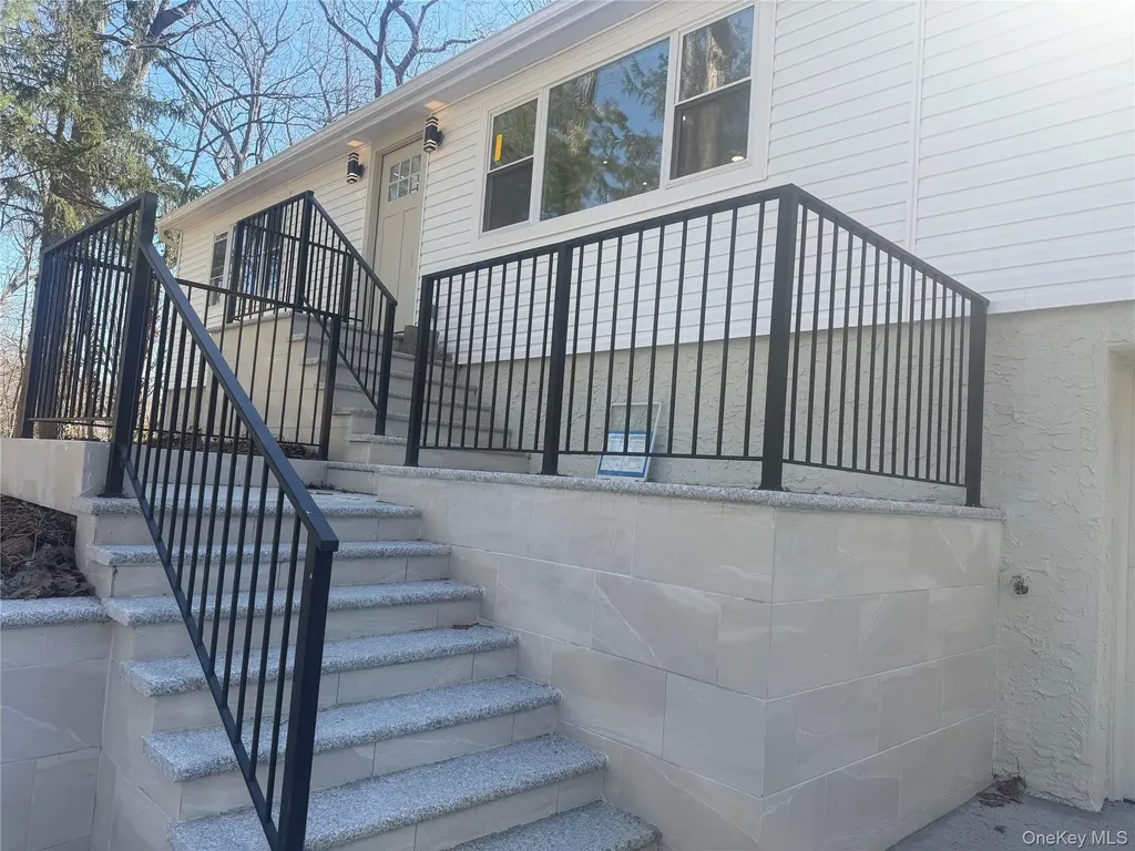 16 Sunset Drive Huntington NY 11743