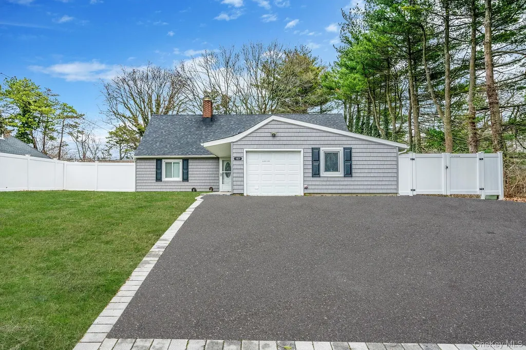 157 Serpentine Lane Islandia NY 11749