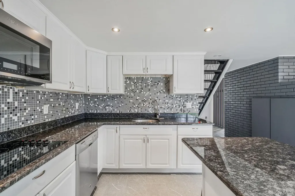 157 Serpentine Lane Islandia NY 11749
