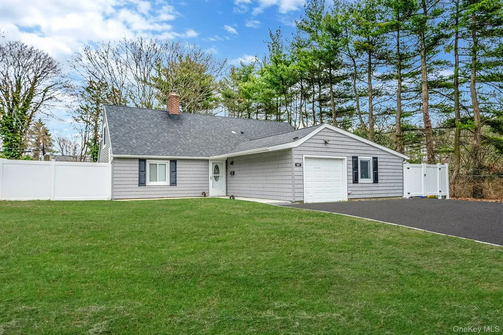 157 Serpentine Lane Islandia NY 11749