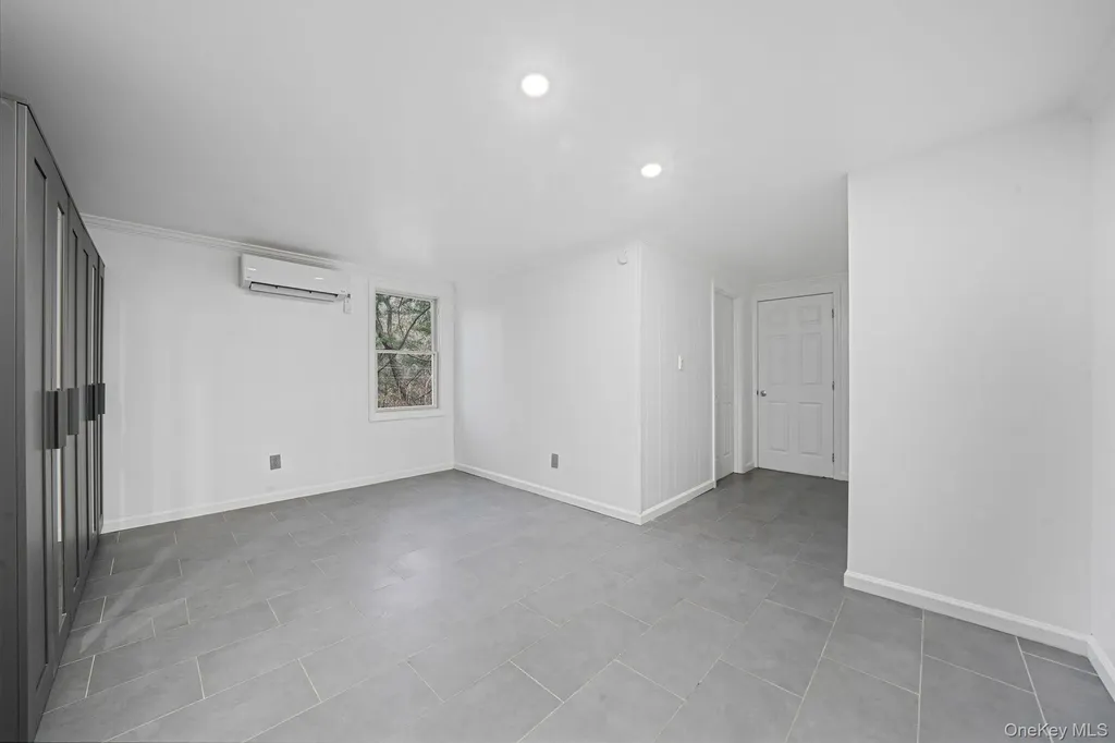 157 Serpentine Lane Islandia NY 11749