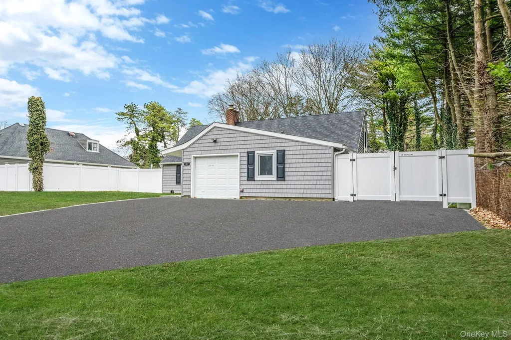 157 Serpentine Lane Islandia NY 11749