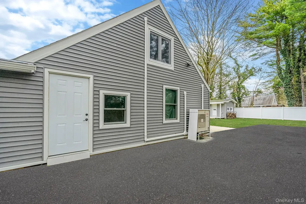 157 Serpentine Lane Islandia NY 11749