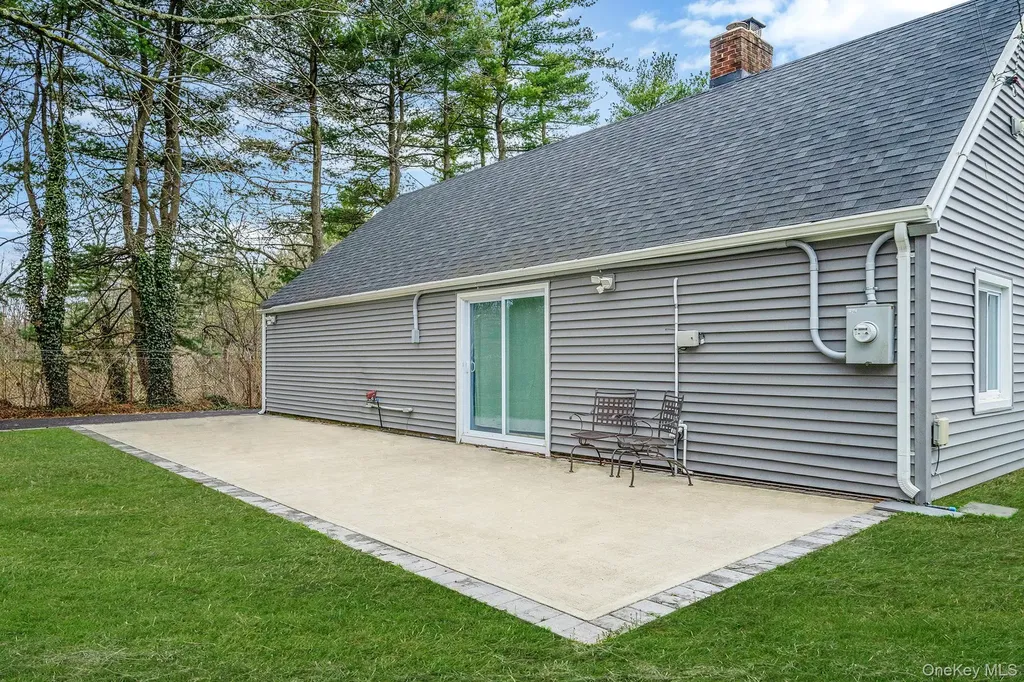 157 Serpentine Lane Islandia NY 11749