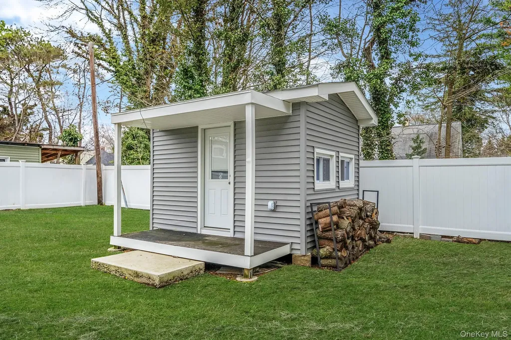 157 Serpentine Lane Islandia NY 11749