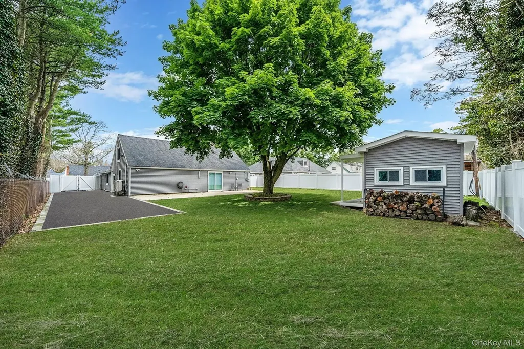 157 Serpentine Lane Islandia NY 11749