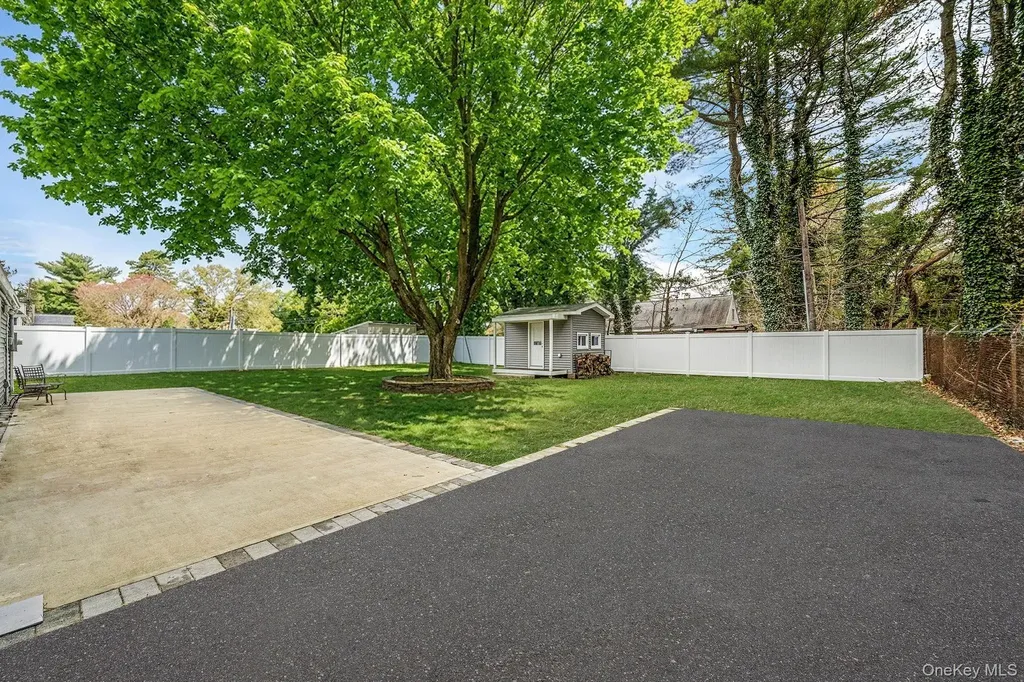 157 Serpentine Lane Islandia NY 11749