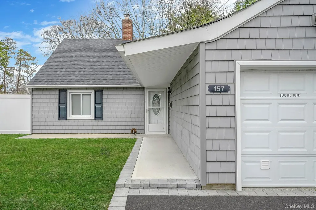 157 Serpentine Lane Islandia NY 11749