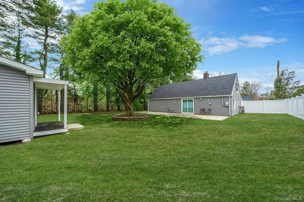 157 Serpentine Lane Islandia NY 11749