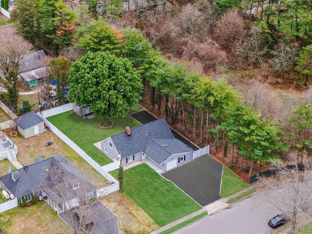 157 Serpentine Lane Islandia NY 11749